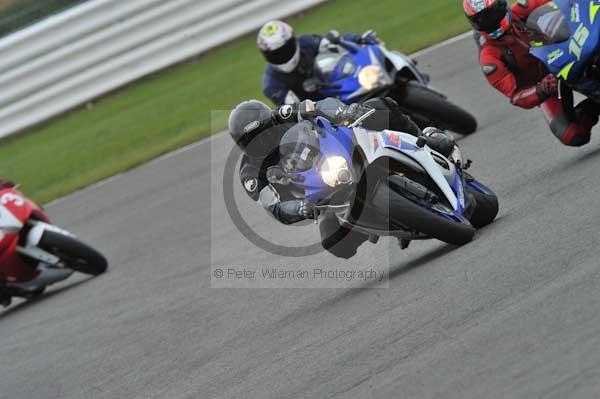 Motorcycle action photographs;Silverstone circuit;Silverstone photographs;Trackday digital images;event digital images;eventdigitalimages;no limits trackday;peter wileman photography;rockingham towcester northamptonshire;trackday;trackday photos