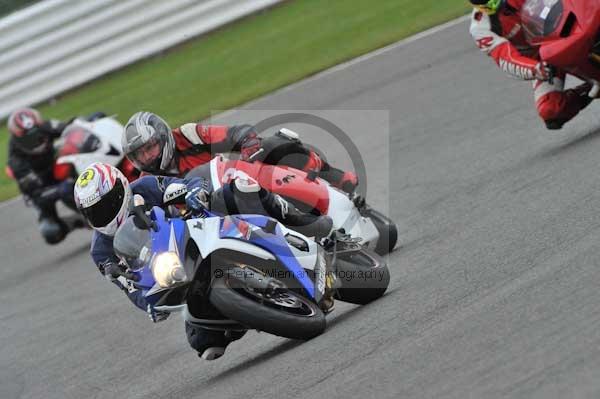 Motorcycle action photographs;Silverstone circuit;Silverstone photographs;Trackday digital images;event digital images;eventdigitalimages;no limits trackday;peter wileman photography;rockingham towcester northamptonshire;trackday;trackday photos