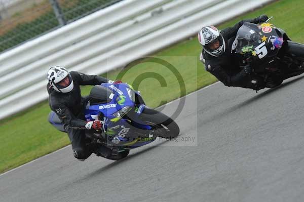 Motorcycle action photographs;Silverstone circuit;Silverstone photographs;Trackday digital images;event digital images;eventdigitalimages;no limits trackday;peter wileman photography;rockingham towcester northamptonshire;trackday;trackday photos