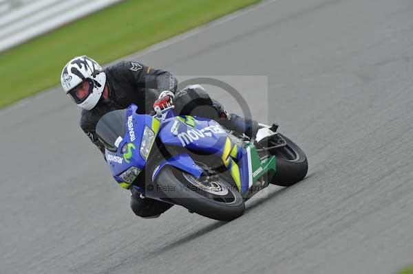 Motorcycle action photographs;Silverstone circuit;Silverstone photographs;Trackday digital images;event digital images;eventdigitalimages;no limits trackday;peter wileman photography;rockingham towcester northamptonshire;trackday;trackday photos