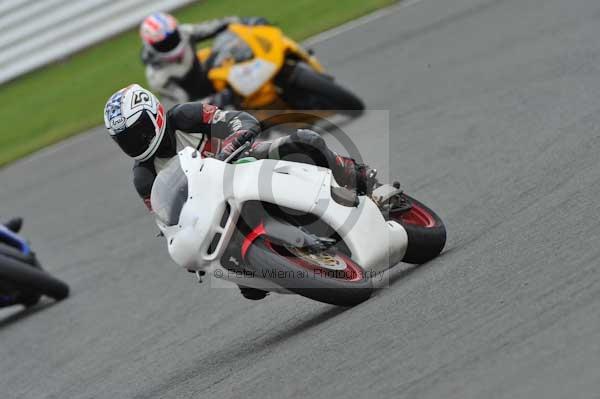 Motorcycle action photographs;Silverstone circuit;Silverstone photographs;Trackday digital images;event digital images;eventdigitalimages;no limits trackday;peter wileman photography;rockingham towcester northamptonshire;trackday;trackday photos