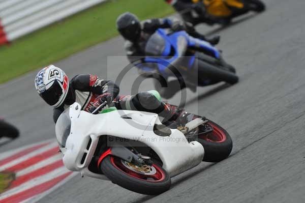 Motorcycle action photographs;Silverstone circuit;Silverstone photographs;Trackday digital images;event digital images;eventdigitalimages;no limits trackday;peter wileman photography;rockingham towcester northamptonshire;trackday;trackday photos