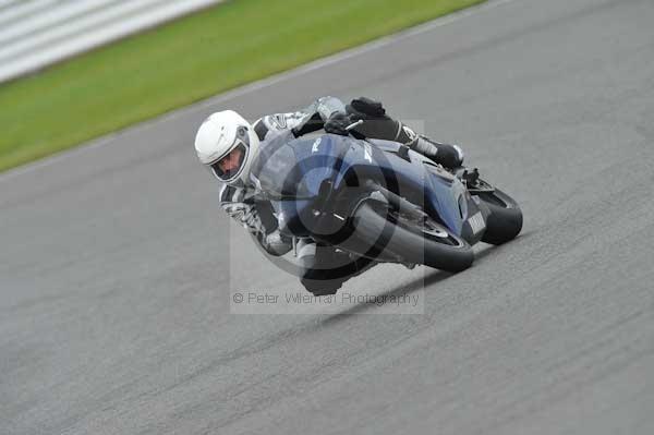 Motorcycle action photographs;Silverstone circuit;Silverstone photographs;Trackday digital images;event digital images;eventdigitalimages;no limits trackday;peter wileman photography;rockingham towcester northamptonshire;trackday;trackday photos