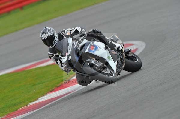 Motorcycle action photographs;Silverstone circuit;Silverstone photographs;Trackday digital images;event digital images;eventdigitalimages;no limits trackday;peter wileman photography;rockingham towcester northamptonshire;trackday;trackday photos