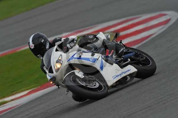 Motorcycle action photographs;Silverstone circuit;Silverstone photographs;Trackday digital images;event digital images;eventdigitalimages;no limits trackday;peter wileman photography;rockingham towcester northamptonshire;trackday;trackday photos