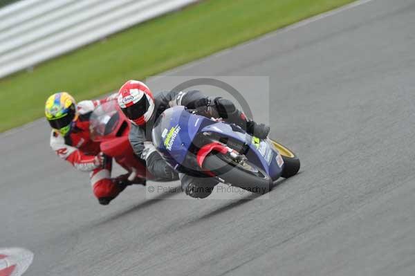 Motorcycle action photographs;Silverstone circuit;Silverstone photographs;Trackday digital images;event digital images;eventdigitalimages;no limits trackday;peter wileman photography;rockingham towcester northamptonshire;trackday;trackday photos