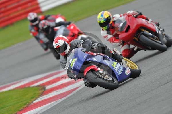 Motorcycle action photographs;Silverstone circuit;Silverstone photographs;Trackday digital images;event digital images;eventdigitalimages;no limits trackday;peter wileman photography;rockingham towcester northamptonshire;trackday;trackday photos