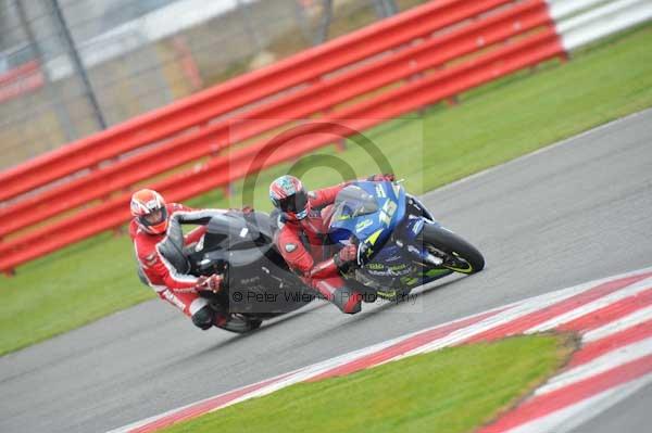 Motorcycle action photographs;Silverstone circuit;Silverstone photographs;Trackday digital images;event digital images;eventdigitalimages;no limits trackday;peter wileman photography;rockingham towcester northamptonshire;trackday;trackday photos