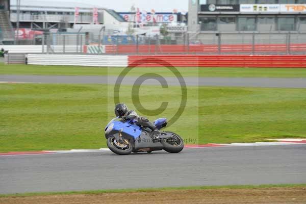 Motorcycle action photographs;Silverstone circuit;Silverstone photographs;Trackday digital images;event digital images;eventdigitalimages;no limits trackday;peter wileman photography;rockingham towcester northamptonshire;trackday;trackday photos