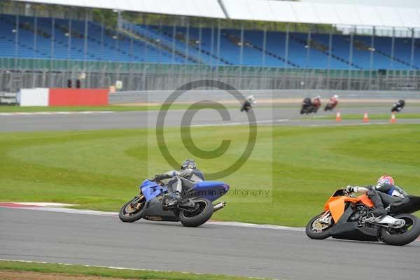 Motorcycle action photographs;Silverstone circuit;Silverstone photographs;Trackday digital images;event digital images;eventdigitalimages;no limits trackday;peter wileman photography;rockingham towcester northamptonshire;trackday;trackday photos