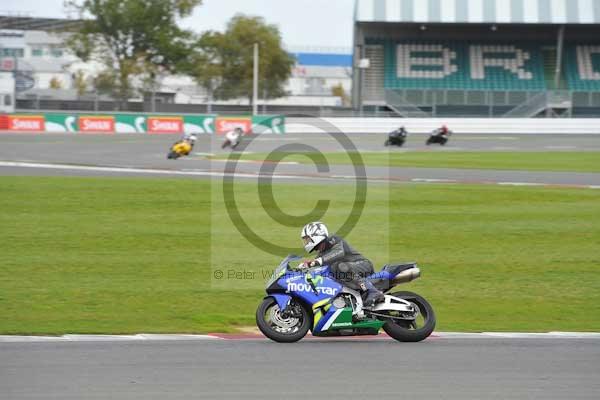 Motorcycle action photographs;Silverstone circuit;Silverstone photographs;Trackday digital images;event digital images;eventdigitalimages;no limits trackday;peter wileman photography;rockingham towcester northamptonshire;trackday;trackday photos