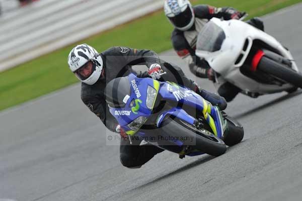 Motorcycle action photographs;Silverstone circuit;Silverstone photographs;Trackday digital images;event digital images;eventdigitalimages;no limits trackday;peter wileman photography;rockingham towcester northamptonshire;trackday;trackday photos