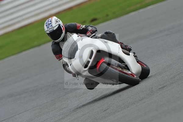 Motorcycle action photographs;Silverstone circuit;Silverstone photographs;Trackday digital images;event digital images;eventdigitalimages;no limits trackday;peter wileman photography;rockingham towcester northamptonshire;trackday;trackday photos