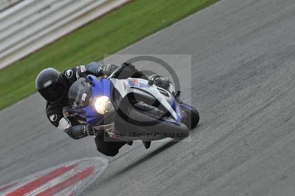 Motorcycle action photographs;Silverstone circuit;Silverstone photographs;Trackday digital images;event digital images;eventdigitalimages;no limits trackday;peter wileman photography;rockingham towcester northamptonshire;trackday;trackday photos