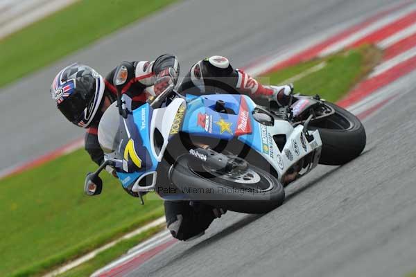 Motorcycle action photographs;Silverstone circuit;Silverstone photographs;Trackday digital images;event digital images;eventdigitalimages;no limits trackday;peter wileman photography;rockingham towcester northamptonshire;trackday;trackday photos