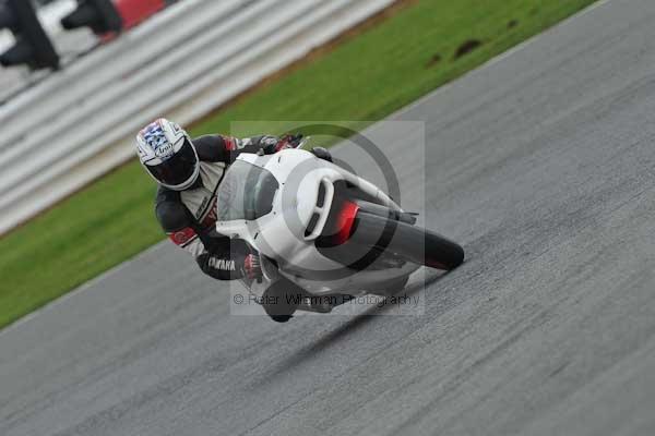 Motorcycle action photographs;Silverstone circuit;Silverstone photographs;Trackday digital images;event digital images;eventdigitalimages;no limits trackday;peter wileman photography;rockingham towcester northamptonshire;trackday;trackday photos