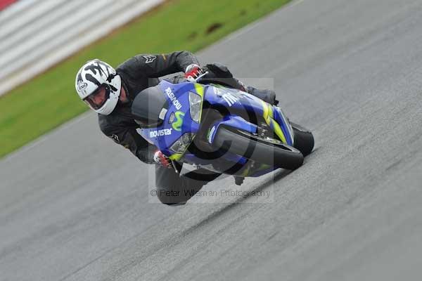 Motorcycle action photographs;Silverstone circuit;Silverstone photographs;Trackday digital images;event digital images;eventdigitalimages;no limits trackday;peter wileman photography;rockingham towcester northamptonshire;trackday;trackday photos