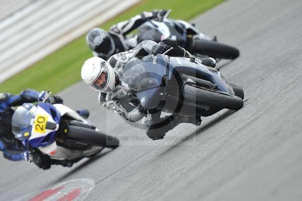 Motorcycle action photographs;Silverstone circuit;Silverstone photographs;Trackday digital images;event digital images;eventdigitalimages;no limits trackday;peter wileman photography;rockingham towcester northamptonshire;trackday;trackday photos