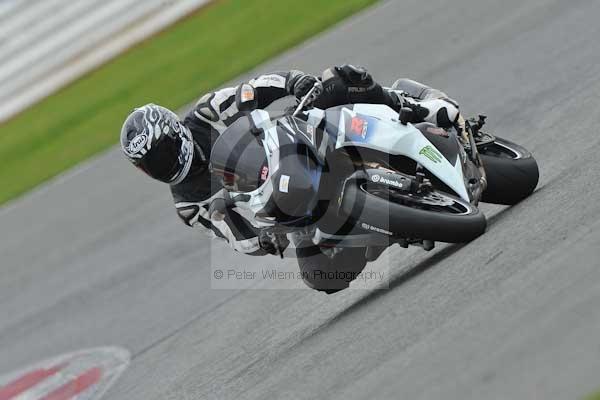 Motorcycle action photographs;Silverstone circuit;Silverstone photographs;Trackday digital images;event digital images;eventdigitalimages;no limits trackday;peter wileman photography;rockingham towcester northamptonshire;trackday;trackday photos