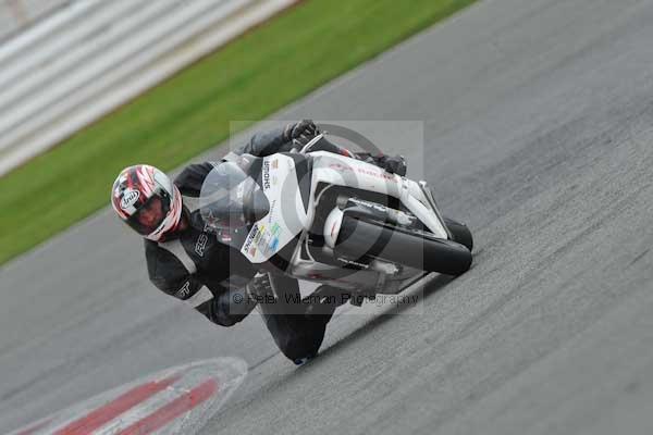 Motorcycle action photographs;Silverstone circuit;Silverstone photographs;Trackday digital images;event digital images;eventdigitalimages;no limits trackday;peter wileman photography;rockingham towcester northamptonshire;trackday;trackday photos