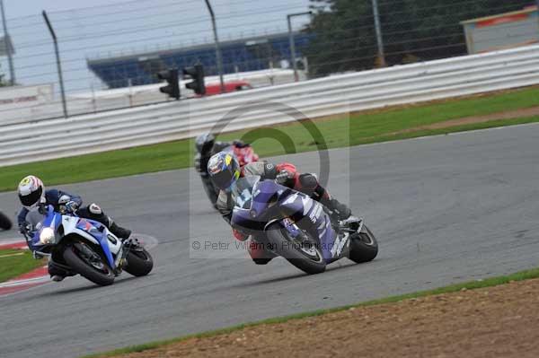 Motorcycle action photographs;Silverstone circuit;Silverstone photographs;Trackday digital images;event digital images;eventdigitalimages;no limits trackday;peter wileman photography;rockingham towcester northamptonshire;trackday;trackday photos