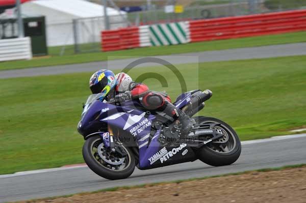 Motorcycle action photographs;Silverstone circuit;Silverstone photographs;Trackday digital images;event digital images;eventdigitalimages;no limits trackday;peter wileman photography;rockingham towcester northamptonshire;trackday;trackday photos