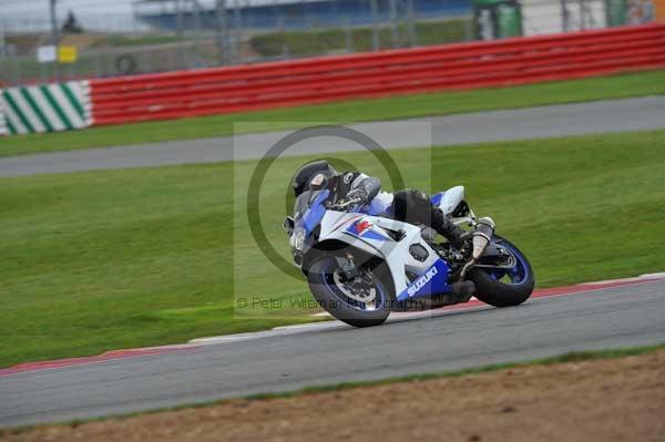 Motorcycle action photographs;Silverstone circuit;Silverstone photographs;Trackday digital images;event digital images;eventdigitalimages;no limits trackday;peter wileman photography;rockingham towcester northamptonshire;trackday;trackday photos