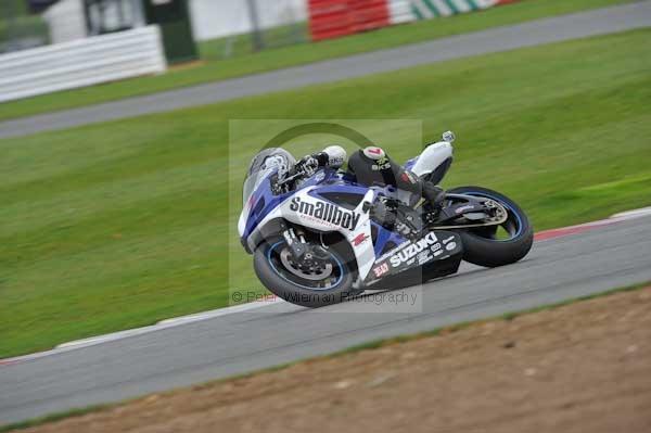 Motorcycle action photographs;Silverstone circuit;Silverstone photographs;Trackday digital images;event digital images;eventdigitalimages;no limits trackday;peter wileman photography;rockingham towcester northamptonshire;trackday;trackday photos