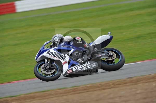 Motorcycle action photographs;Silverstone circuit;Silverstone photographs;Trackday digital images;event digital images;eventdigitalimages;no limits trackday;peter wileman photography;rockingham towcester northamptonshire;trackday;trackday photos