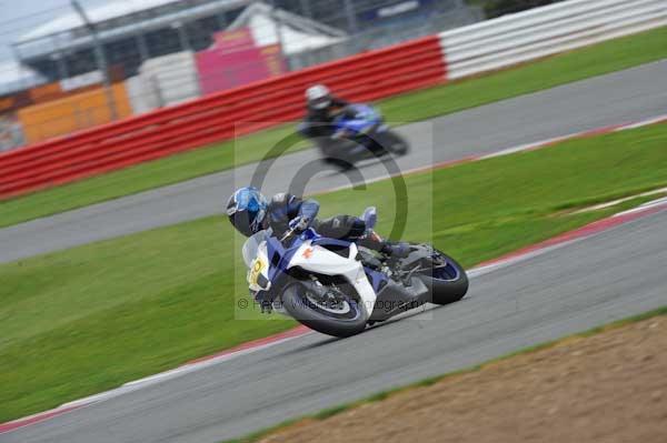 Motorcycle action photographs;Silverstone circuit;Silverstone photographs;Trackday digital images;event digital images;eventdigitalimages;no limits trackday;peter wileman photography;rockingham towcester northamptonshire;trackday;trackday photos