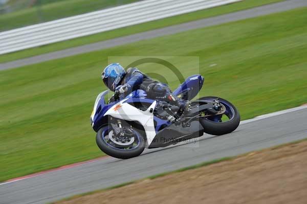 Motorcycle action photographs;Silverstone circuit;Silverstone photographs;Trackday digital images;event digital images;eventdigitalimages;no limits trackday;peter wileman photography;rockingham towcester northamptonshire;trackday;trackday photos