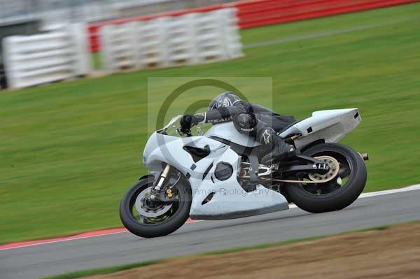 Motorcycle action photographs;Silverstone circuit;Silverstone photographs;Trackday digital images;event digital images;eventdigitalimages;no limits trackday;peter wileman photography;rockingham towcester northamptonshire;trackday;trackday photos