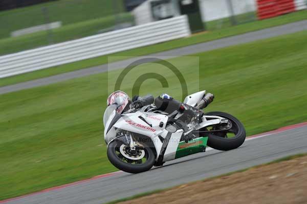 Motorcycle action photographs;Silverstone circuit;Silverstone photographs;Trackday digital images;event digital images;eventdigitalimages;no limits trackday;peter wileman photography;rockingham towcester northamptonshire;trackday;trackday photos