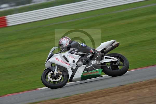 Motorcycle action photographs;Silverstone circuit;Silverstone photographs;Trackday digital images;event digital images;eventdigitalimages;no limits trackday;peter wileman photography;rockingham towcester northamptonshire;trackday;trackday photos