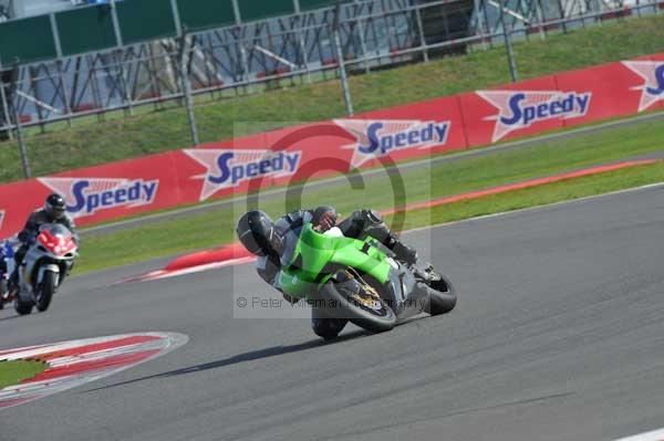 Motorcycle action photographs;Silverstone circuit;Silverstone photographs;Trackday digital images;event digital images;eventdigitalimages;no limits trackday;peter wileman photography;rockingham towcester northamptonshire;trackday;trackday photos