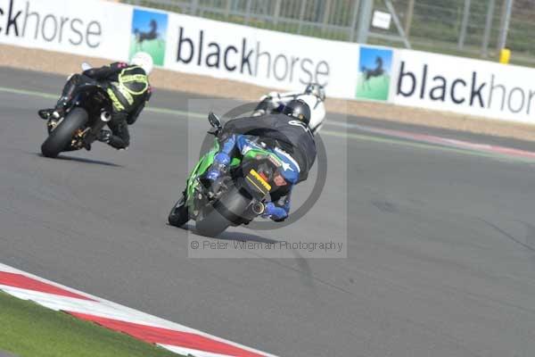 Motorcycle action photographs;Silverstone circuit;Silverstone photographs;Trackday digital images;event digital images;eventdigitalimages;no limits trackday;peter wileman photography;rockingham towcester northamptonshire;trackday;trackday photos