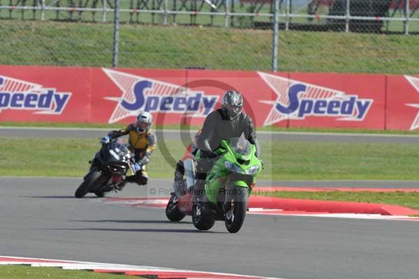 Motorcycle action photographs;Silverstone circuit;Silverstone photographs;Trackday digital images;event digital images;eventdigitalimages;no limits trackday;peter wileman photography;rockingham towcester northamptonshire;trackday;trackday photos