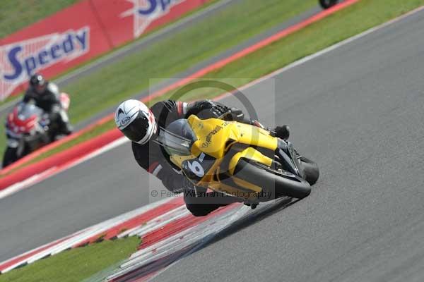 Motorcycle action photographs;Silverstone circuit;Silverstone photographs;Trackday digital images;event digital images;eventdigitalimages;no limits trackday;peter wileman photography;rockingham towcester northamptonshire;trackday;trackday photos