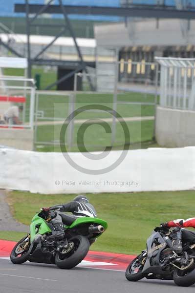 Motorcycle action photographs;Silverstone circuit;Silverstone photographs;Trackday digital images;event digital images;eventdigitalimages;no limits trackday;peter wileman photography;rockingham towcester northamptonshire;trackday;trackday photos