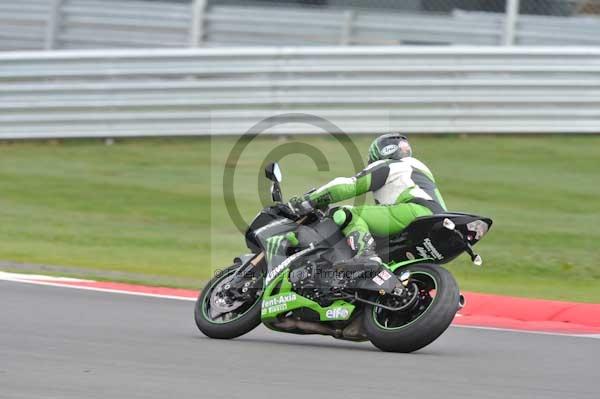 Motorcycle action photographs;Silverstone circuit;Silverstone photographs;Trackday digital images;event digital images;eventdigitalimages;no limits trackday;peter wileman photography;rockingham towcester northamptonshire;trackday;trackday photos