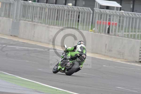 Motorcycle action photographs;Silverstone circuit;Silverstone photographs;Trackday digital images;event digital images;eventdigitalimages;no limits trackday;peter wileman photography;rockingham towcester northamptonshire;trackday;trackday photos