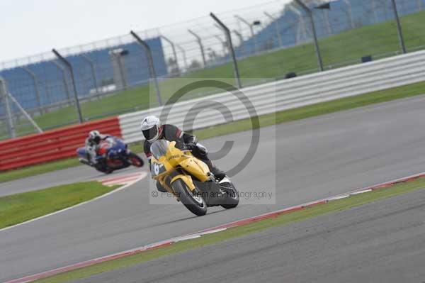 Motorcycle action photographs;Silverstone circuit;Silverstone photographs;Trackday digital images;event digital images;eventdigitalimages;no limits trackday;peter wileman photography;rockingham towcester northamptonshire;trackday;trackday photos