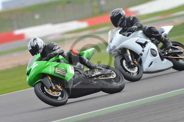 Motorcycle action photographs;Silverstone circuit;Silverstone photographs;Trackday digital images;event digital images;eventdigitalimages;no limits trackday;peter wileman photography;rockingham towcester northamptonshire;trackday;trackday photos