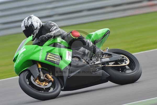 Motorcycle action photographs;Silverstone circuit;Silverstone photographs;Trackday digital images;event digital images;eventdigitalimages;no limits trackday;peter wileman photography;rockingham towcester northamptonshire;trackday;trackday photos