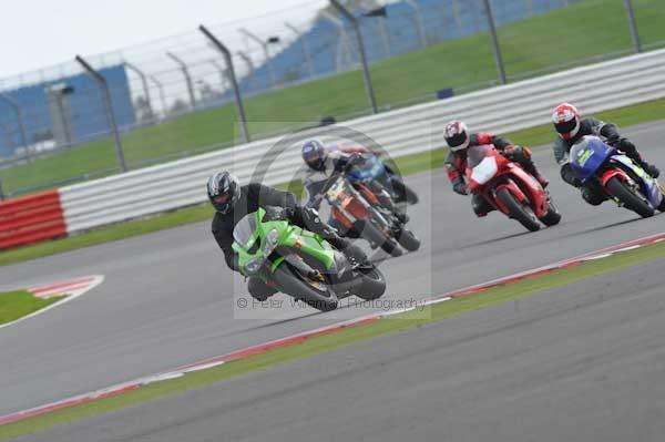 Motorcycle action photographs;Silverstone circuit;Silverstone photographs;Trackday digital images;event digital images;eventdigitalimages;no limits trackday;peter wileman photography;rockingham towcester northamptonshire;trackday;trackday photos