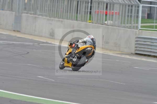 Motorcycle action photographs;Silverstone circuit;Silverstone photographs;Trackday digital images;event digital images;eventdigitalimages;no limits trackday;peter wileman photography;rockingham towcester northamptonshire;trackday;trackday photos