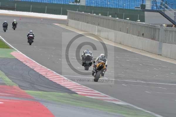 Motorcycle action photographs;Silverstone circuit;Silverstone photographs;Trackday digital images;event digital images;eventdigitalimages;no limits trackday;peter wileman photography;rockingham towcester northamptonshire;trackday;trackday photos