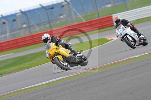 Motorcycle action photographs;Silverstone circuit;Silverstone photographs;Trackday digital images;event digital images;eventdigitalimages;no limits trackday;peter wileman photography;rockingham towcester northamptonshire;trackday;trackday photos