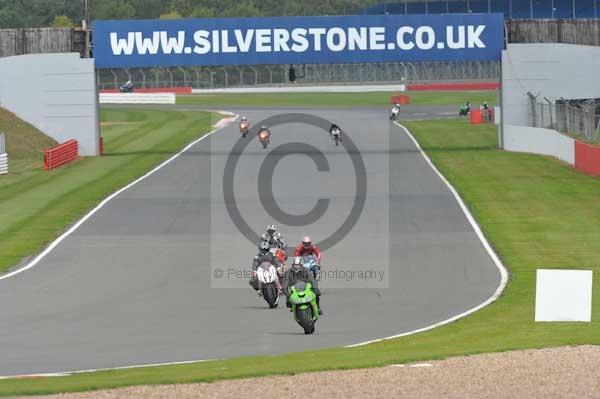 Motorcycle action photographs;Silverstone circuit;Silverstone photographs;Trackday digital images;event digital images;eventdigitalimages;no limits trackday;peter wileman photography;rockingham towcester northamptonshire;trackday;trackday photos