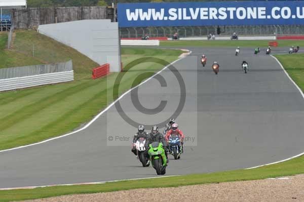 Motorcycle action photographs;Silverstone circuit;Silverstone photographs;Trackday digital images;event digital images;eventdigitalimages;no limits trackday;peter wileman photography;rockingham towcester northamptonshire;trackday;trackday photos